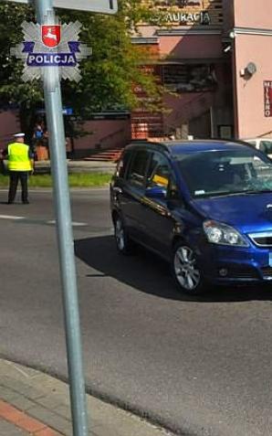 Kierujący oplem nie zauważył rowerzysty. Zdarzenie zarejestrował miejski monitoring