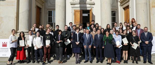 XX edycja programu stypendialnego „Gaude Polonia 2021” rozstrzygnięta! We wszystkich dotychczasowych edycjach przyznano 816 stypendiów dla twórców z Albanii, Armenii, Białorusi, Bułgarii, Gruzji, Kazachstanu, Macedonii, Mołdawii, Rosji, Serbii i Ukrainy